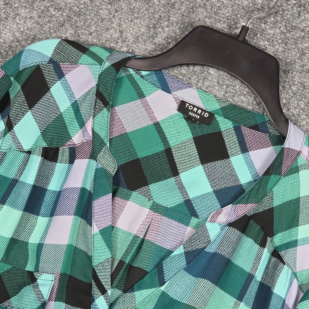 Torrid Womens 2 Harper Pullover Blouse Green Purple Plaid Roll Tab Sleeve - Picture 8 of 8